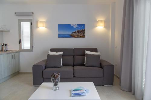 Apartamentos Proa - Emar Hotels Only Adults Es Pujols Eksteriør bilde