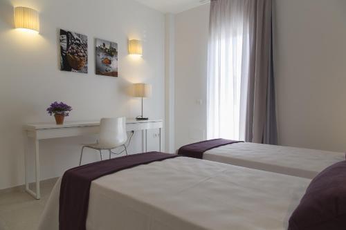 Apartamentos Proa - Emar Hotels Only Adults Es Pujols Eksteriør bilde